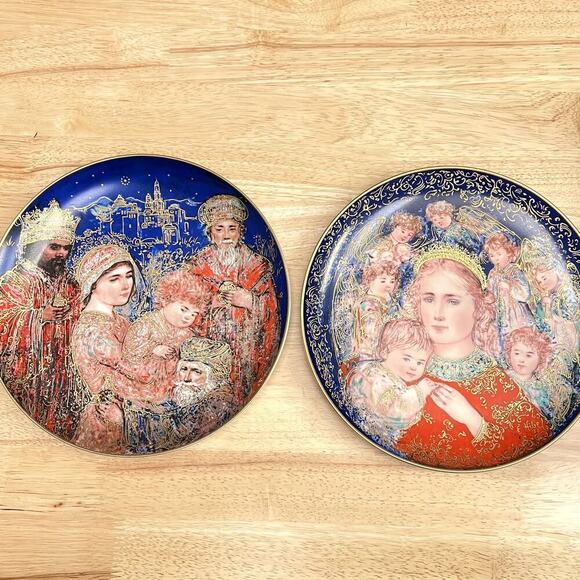 Set Of 2 Edwin M. Knowles 1985 Decorative Christmas Plates - Picture 2 of 8